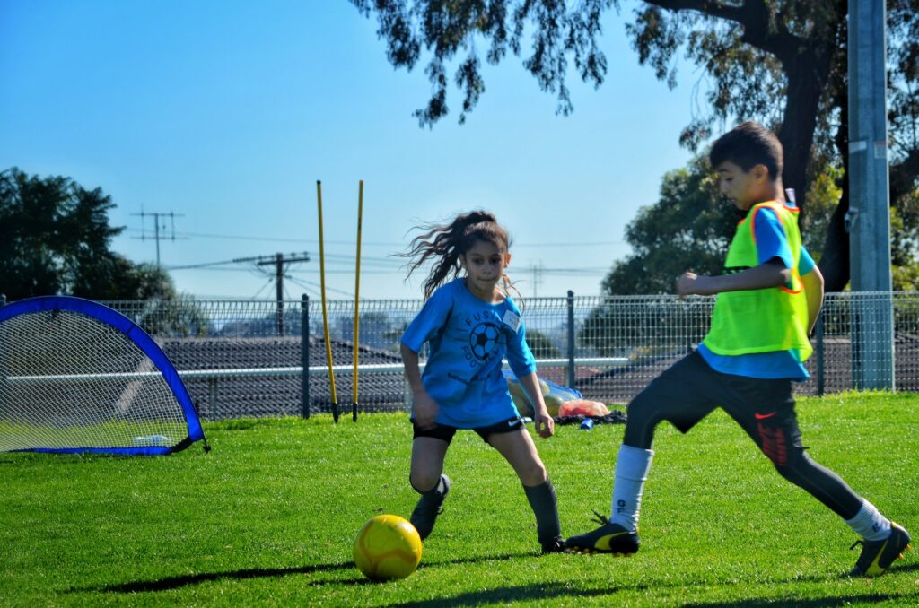 blue mountains soccer skills programs and school holiday workshops fusion football girl playing soccer