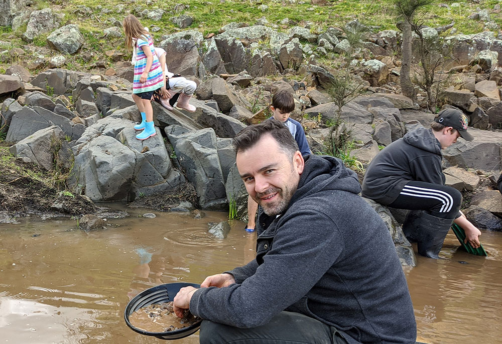 Sofala gold panning, near Bathurst, kids, Turon River