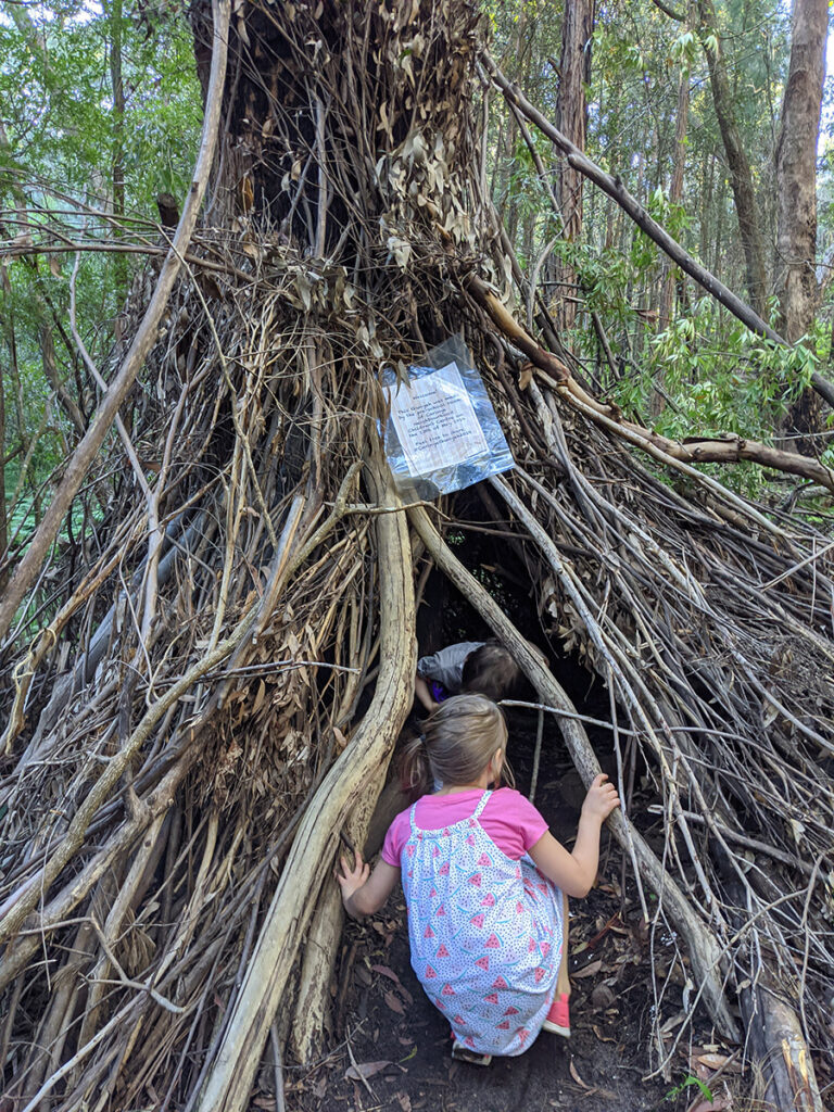 children have fun making a bush den or cubby house at bush playgroup in the Blue Mountains