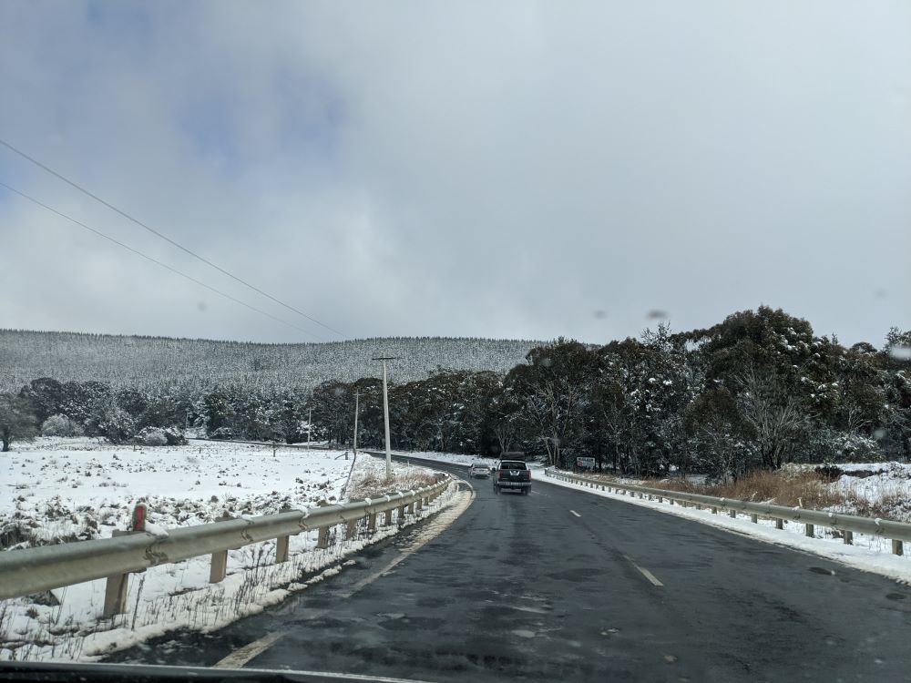 blue mountains snow, road safety