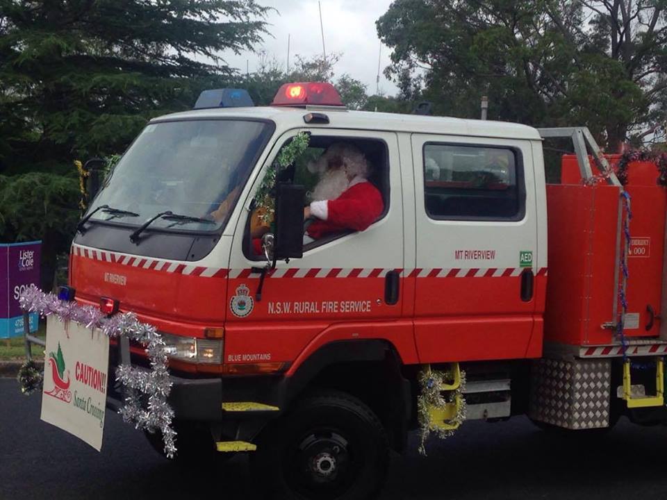 Things to do in the Blue Mountains wave to santa on his santa run