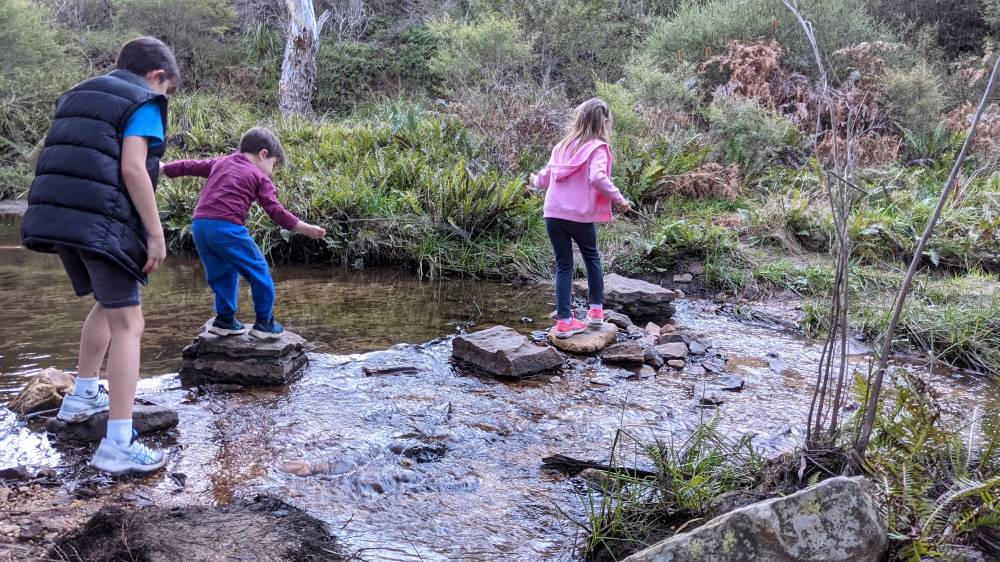Minnehaha Falls Track Katoomba bushwalk kids hopping across rocks