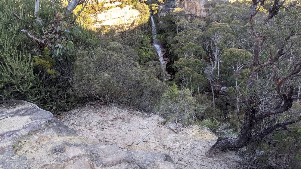 Minnehaha Falls Track Katoomba bushwalk cliff drop beware