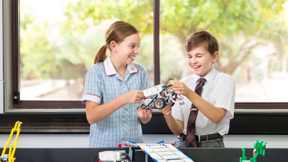 blue mountains private and independent school guide 2022 penrith anglican college two student doing stem robotics activity