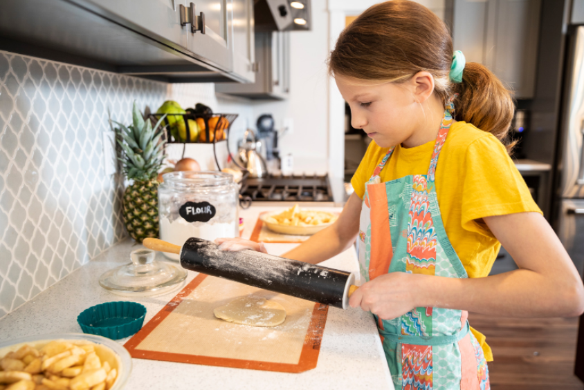 blue mountains nutritionist fussy eating specialist suggests get children to cook in the kitchen