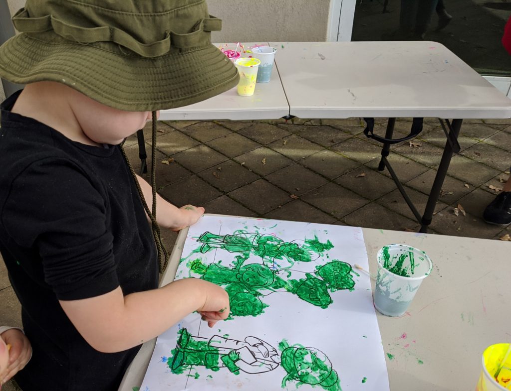 blue mountains playgroup Lower Mountains Anglican Parish LMAP playgroup boy painting with green