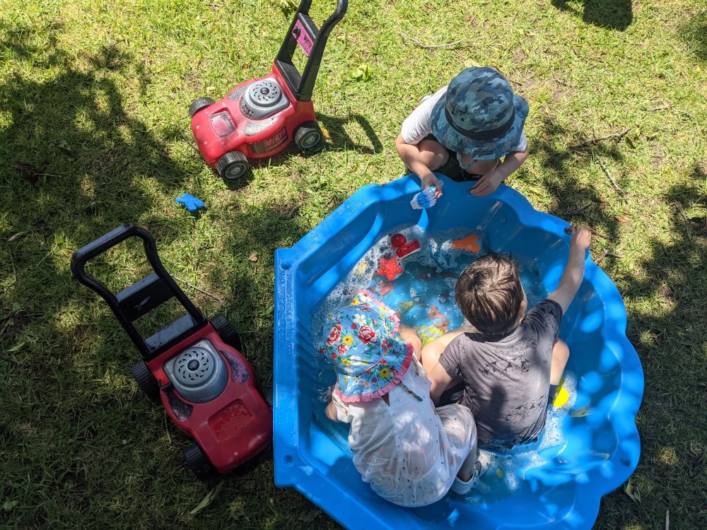 blue mountains playgroup Lower Mountains Anglican Parish LMAP playgroup water play fun in Summer