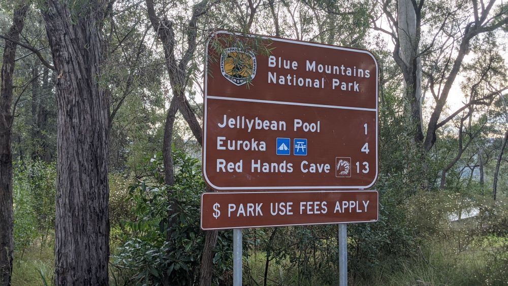 the sign for red hands cave glenbrook at blue mountains national park